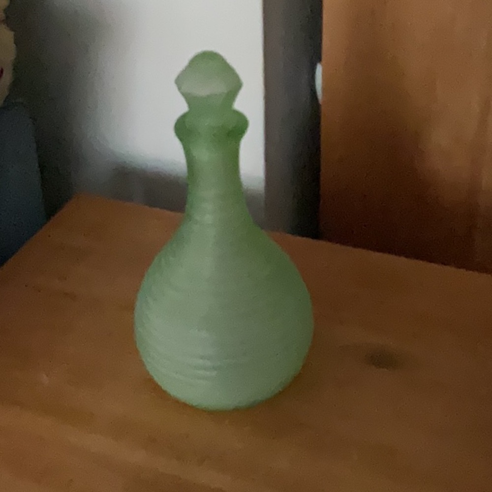 COPY - Frigidaire uranium decanter
